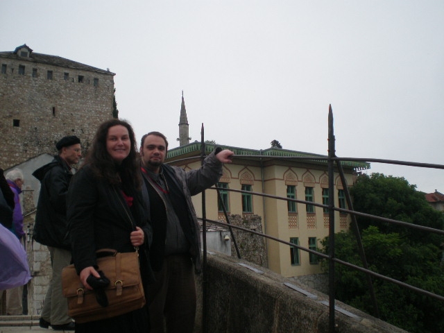 Cornelia Marks und Andr Schinkel auf der Alten Brcke in Mostar